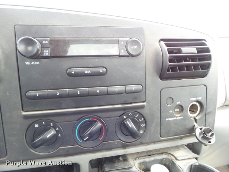 image for item L5565 2006 Ford F250 Super Duty pickup truck