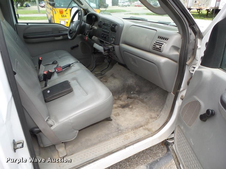 image for item L5565 2006 Ford F250 Super Duty pickup truck