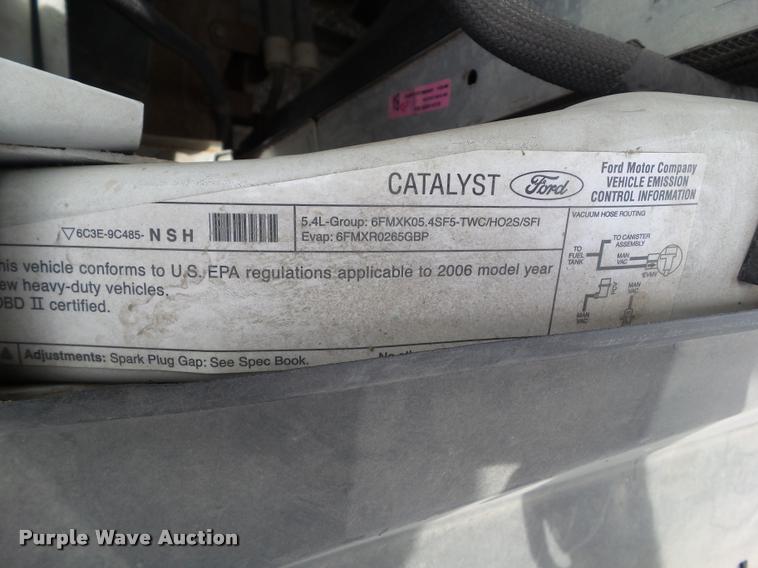 image for item L5565 2006 Ford F250 Super Duty pickup truck