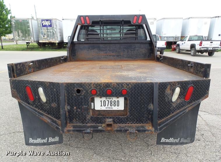 image for item L5566 2006 Ford F250 Super Duty flatbed pickup truck