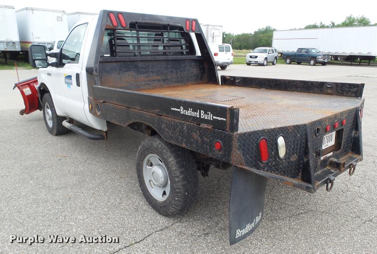 image for item L5566 2006 Ford F250 Super Duty flatbed pickup truck