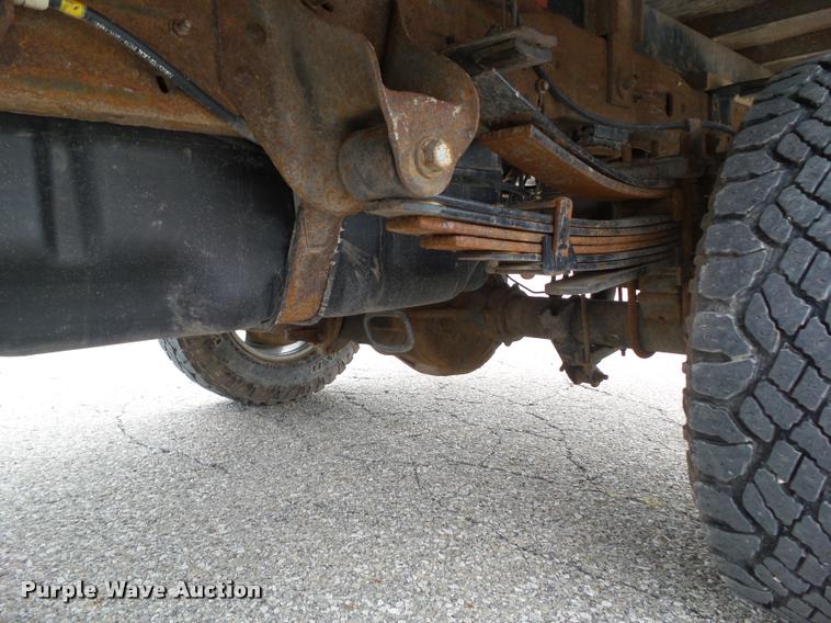 image for item L5566 2006 Ford F250 Super Duty flatbed pickup truck