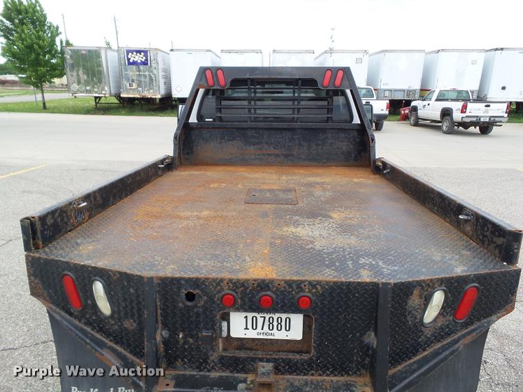 image for item L5566 2006 Ford F250 Super Duty flatbed pickup truck