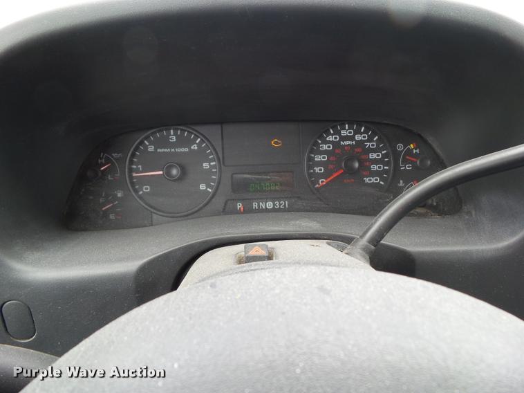 image for item L5566 2006 Ford F250 Super Duty flatbed pickup truck