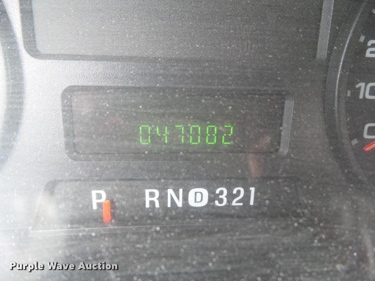 image for item L5566 2006 Ford F250 Super Duty flatbed pickup truck