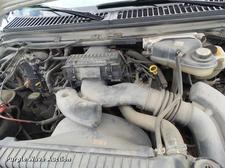 image for item L5566 2006 Ford F250 Super Duty flatbed pickup truck