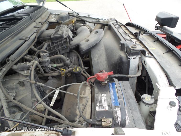 image for item L5566 2006 Ford F250 Super Duty flatbed pickup truck