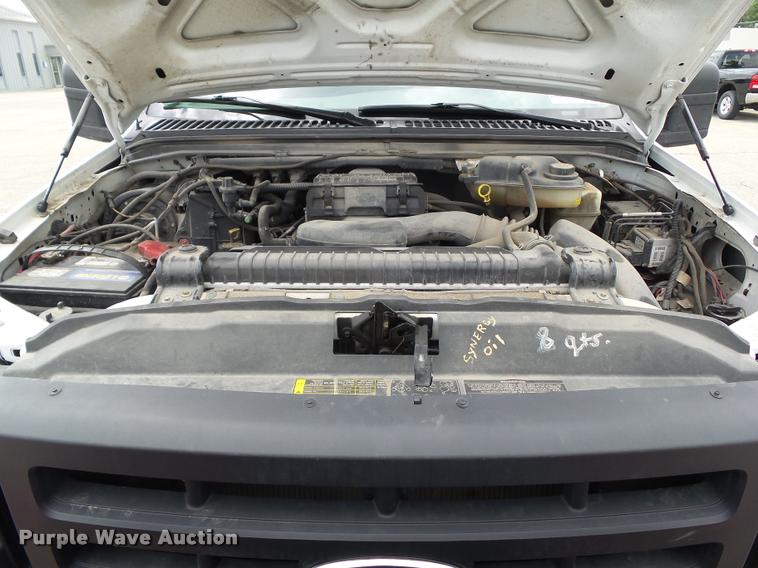 image for item L5566 2006 Ford F250 Super Duty flatbed pickup truck