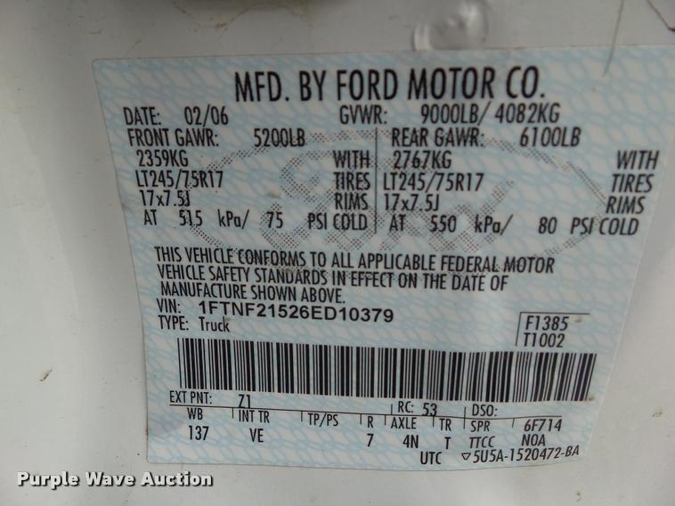 image for item L5566 2006 Ford F250 Super Duty flatbed pickup truck