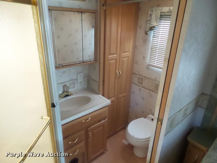 image for item L5597 2003 Newmar Kounty Star RV