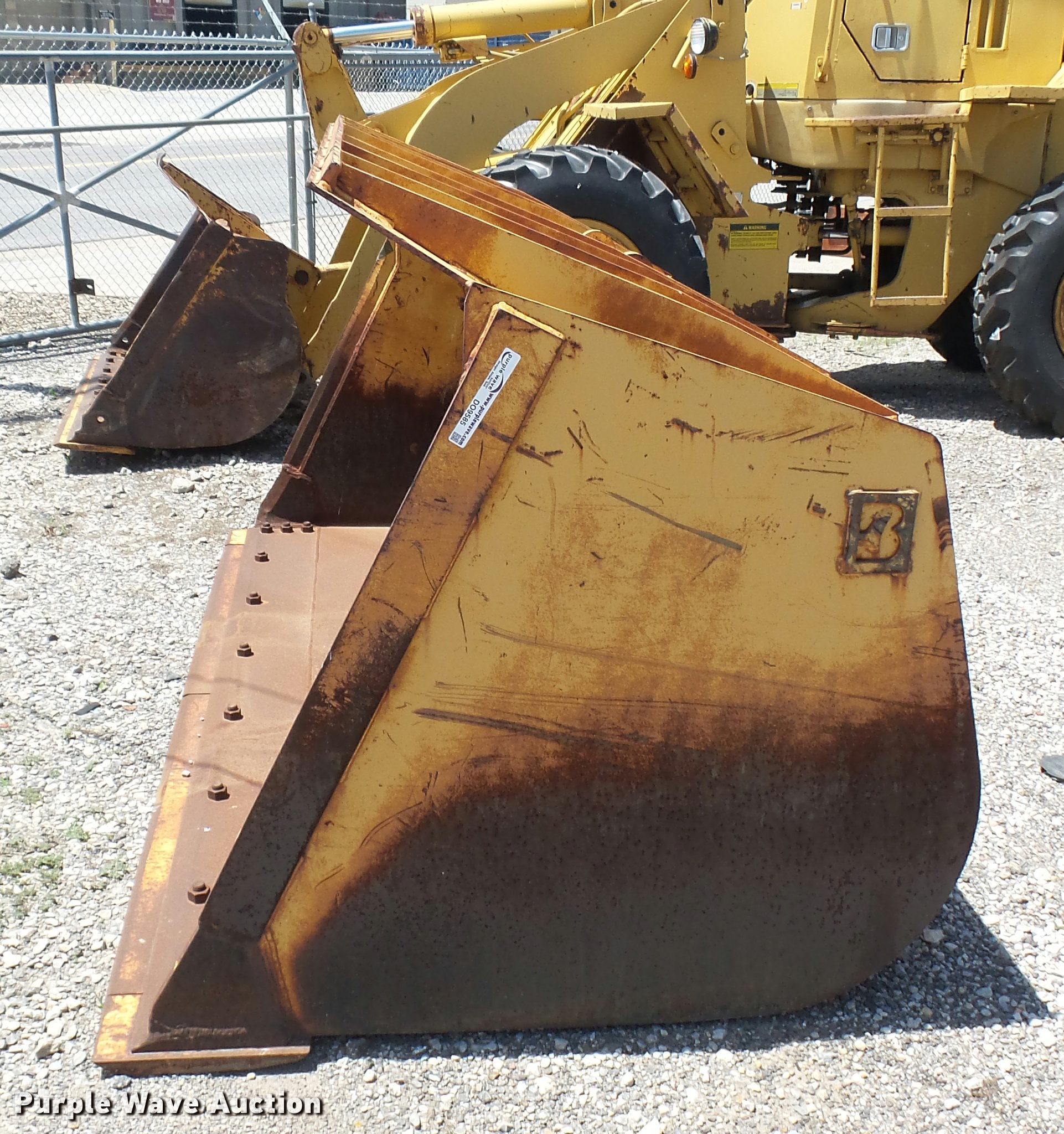 Balderson B265 loader bucket in Wichita, KS Item DO9585 sold Purple Wave