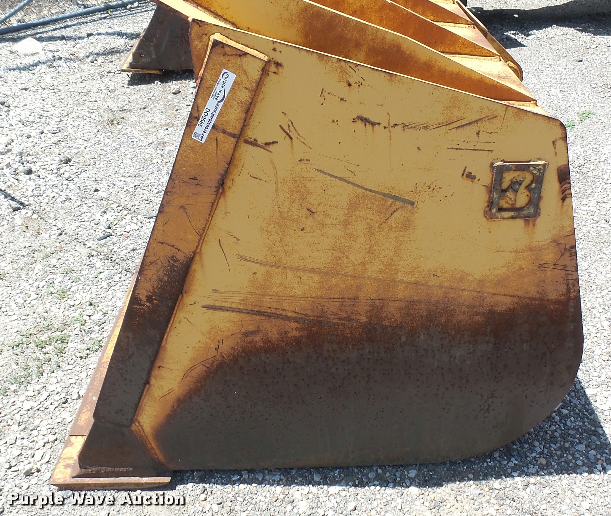 Balderson B265 loader bucket in Wichita, KS Item DO9585 sold Purple Wave