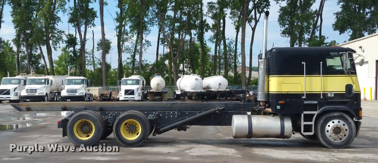 image for item BS9485 1994 Freightliner FLB High roll off container truck