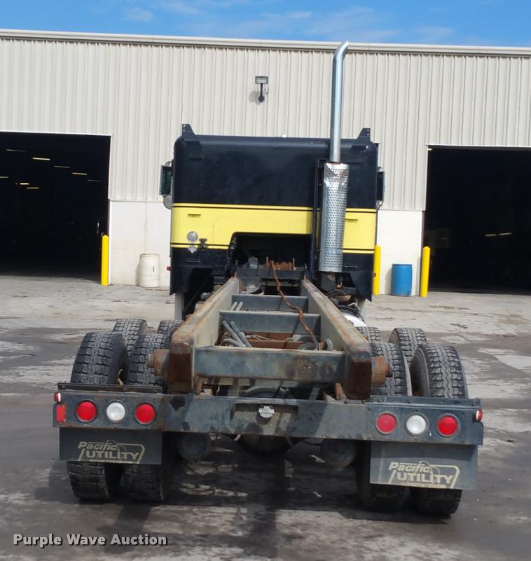 image for item BS9485 1994 Freightliner FLB High roll off container truck