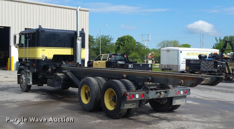 image for item BS9485 1994 Freightliner FLB High roll off container truck