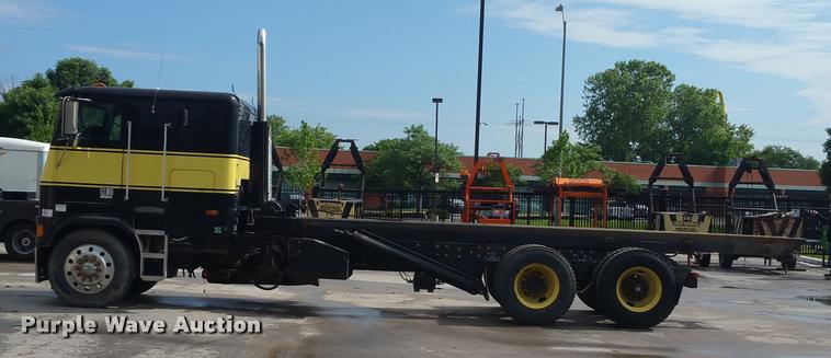 image for item BS9485 1994 Freightliner FLB High roll off container truck