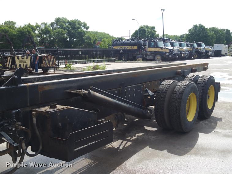 image for item BS9485 1994 Freightliner FLB High roll off container truck