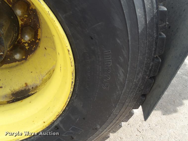 image for item BS9485 1994 Freightliner FLB High roll off container truck