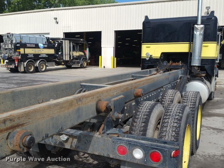 image for item BS9485 1994 Freightliner FLB High roll off container truck