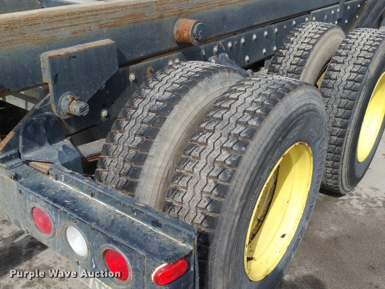 image for item BS9485 1994 Freightliner FLB High roll off container truck