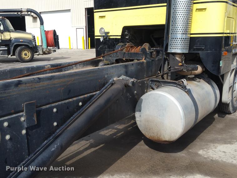 image for item BS9485 1994 Freightliner FLB High roll off container truck