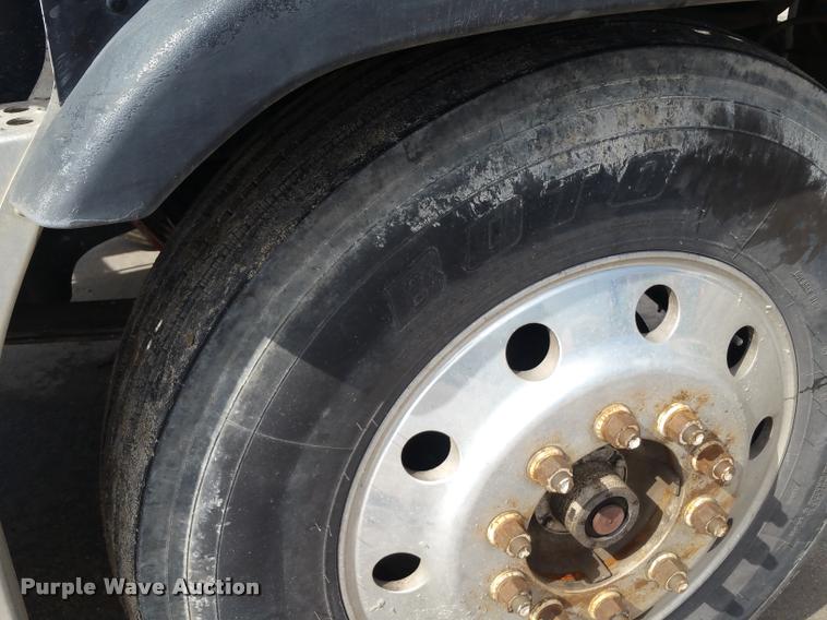 image for item BS9485 1994 Freightliner FLB High roll off container truck