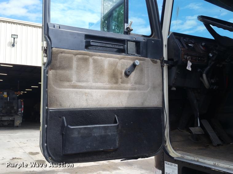 image for item BS9485 1994 Freightliner FLB High roll off container truck