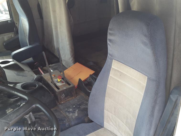 image for item BS9485 1994 Freightliner FLB High roll off container truck