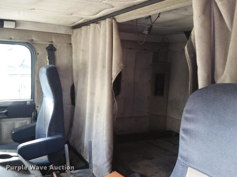 image for item BS9485 1994 Freightliner FLB High roll off container truck