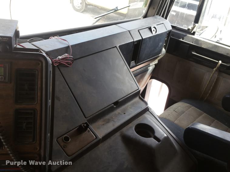 image for item BS9485 1994 Freightliner FLB High roll off container truck