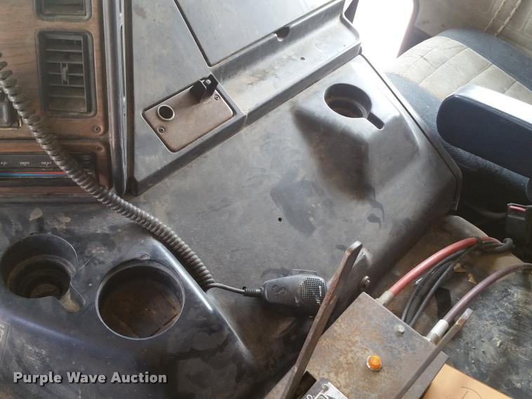 image for item BS9485 1994 Freightliner FLB High roll off container truck