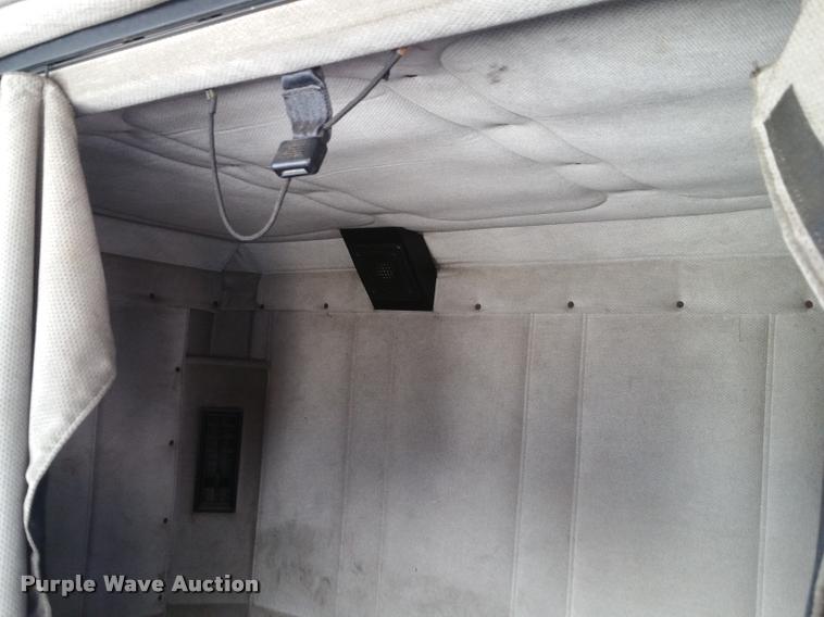 image for item BS9485 1994 Freightliner FLB High roll off container truck