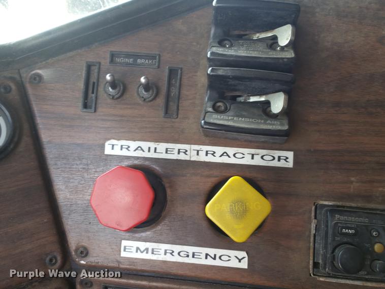 image for item BS9485 1994 Freightliner FLB High roll off container truck