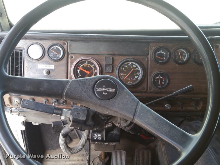 image for item BS9485 1994 Freightliner FLB High roll off container truck