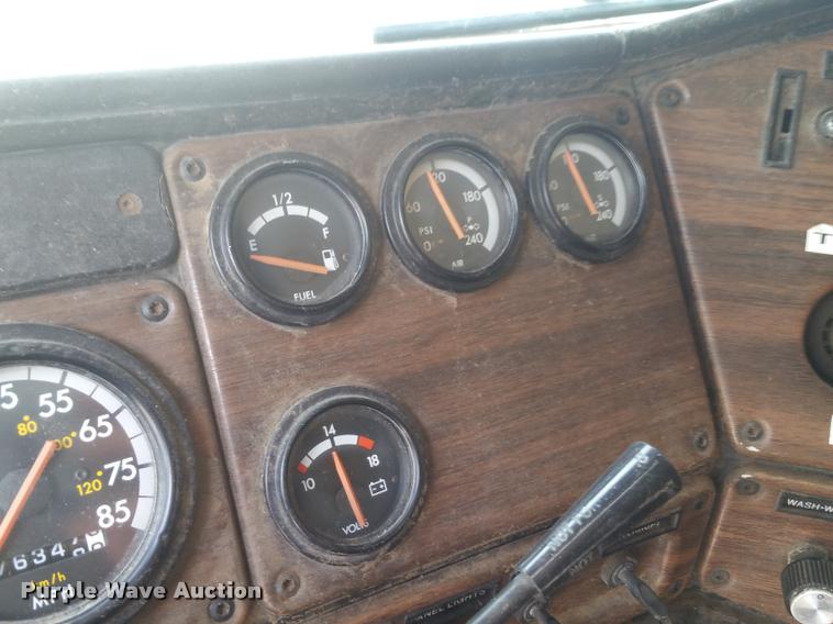 image for item BS9485 1994 Freightliner FLB High roll off container truck