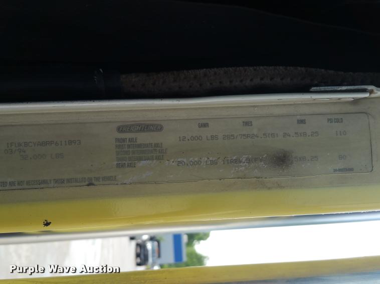 image for item BS9485 1994 Freightliner FLB High roll off container truck