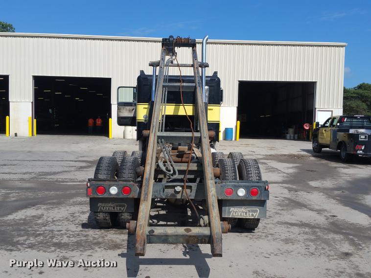 image for item BS9485 1994 Freightliner FLB High roll off container truck