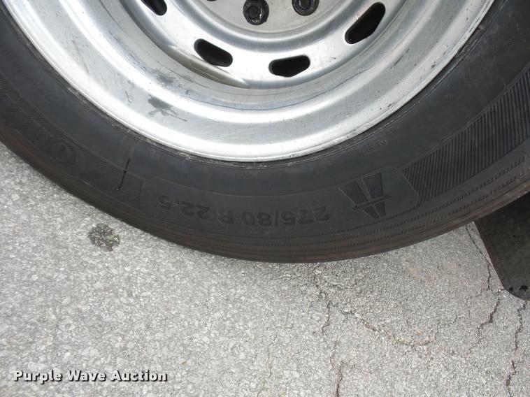 image for item BS9489 2001 International 4700 seal coat truck