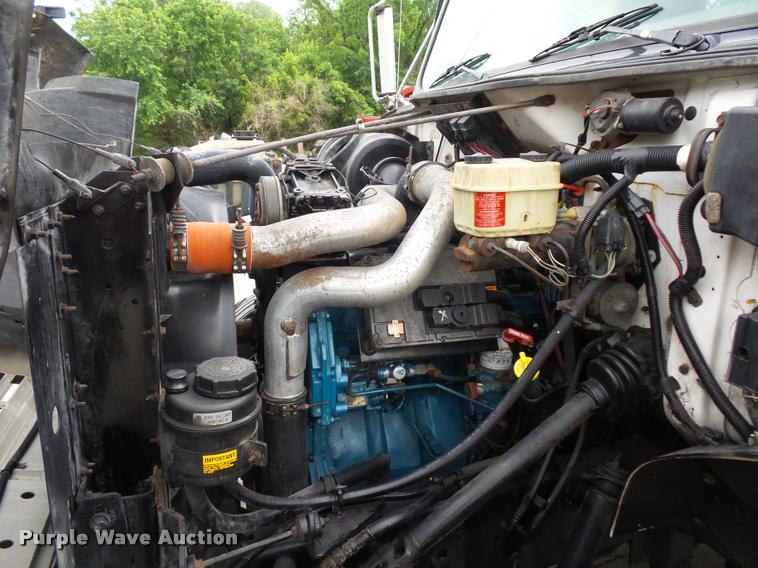 image for item BS9489 2001 International 4700 seal coat truck