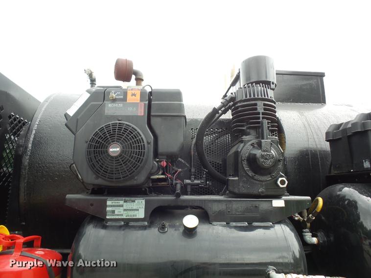 image for item BS9489 2001 International 4700 seal coat truck