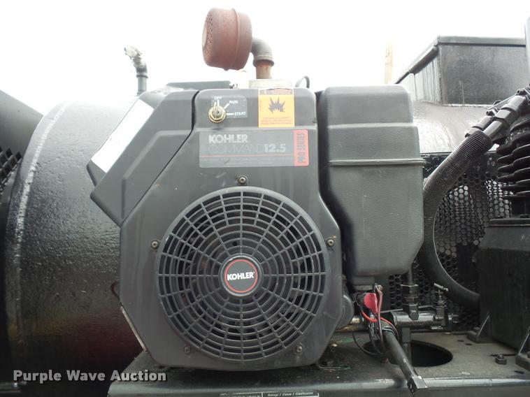 image for item BS9489 2001 International 4700 seal coat truck