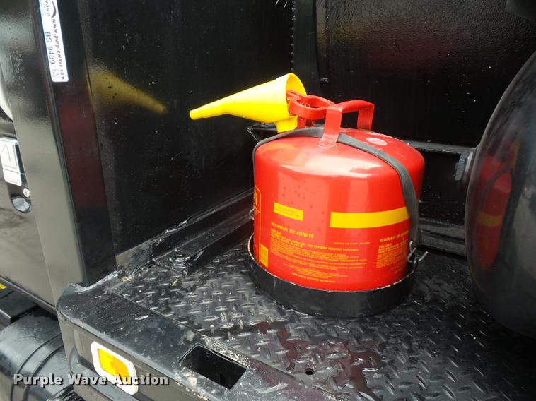 image for item BS9489 2001 International 4700 seal coat truck