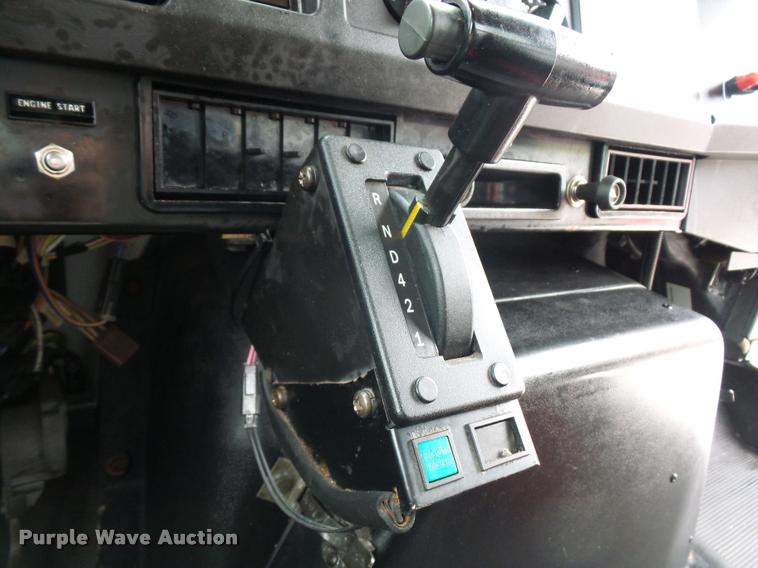 image for item BS9489 2001 International 4700 seal coat truck