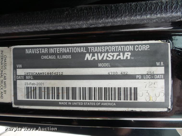 image for item BS9489 2001 International 4700 seal coat truck