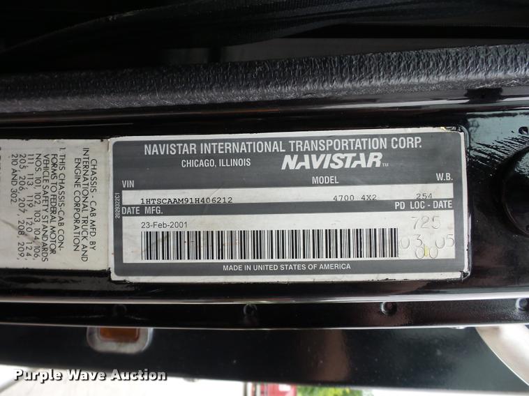 image for item BS9489 2001 International 4700 seal coat truck