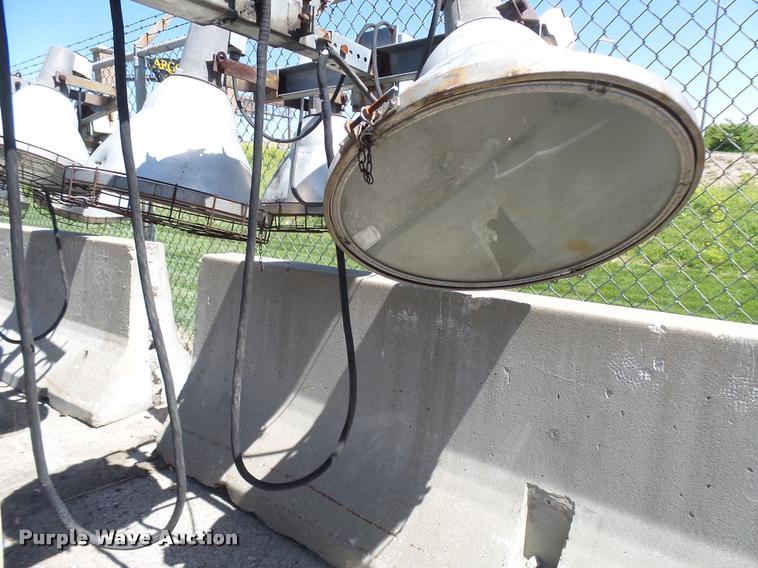 image for item CC9196 Coleman MH400RDKH light plant