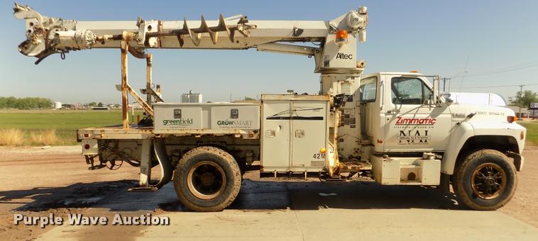 image for item DA0706 1992 Ford F800 digger derrick truck