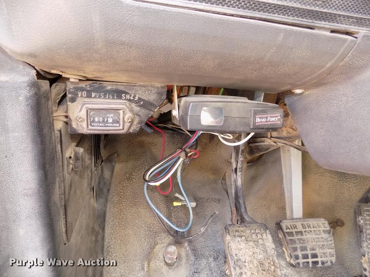 image for item DA0706 1992 Ford F800 digger derrick truck