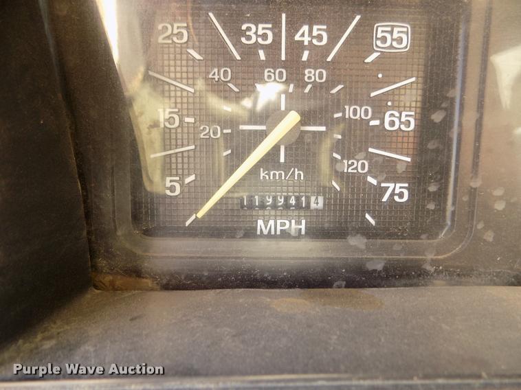 image for item DA0706 1992 Ford F800 digger derrick truck