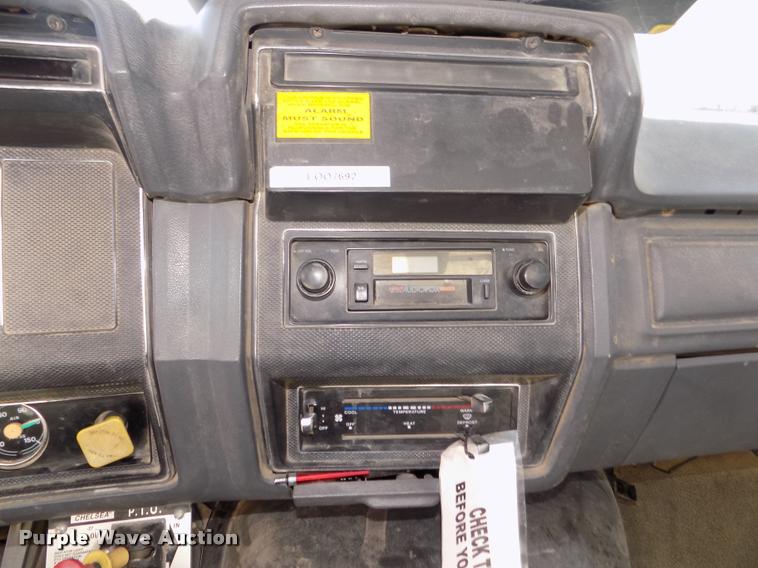 image for item DA0706 1992 Ford F800 digger derrick truck